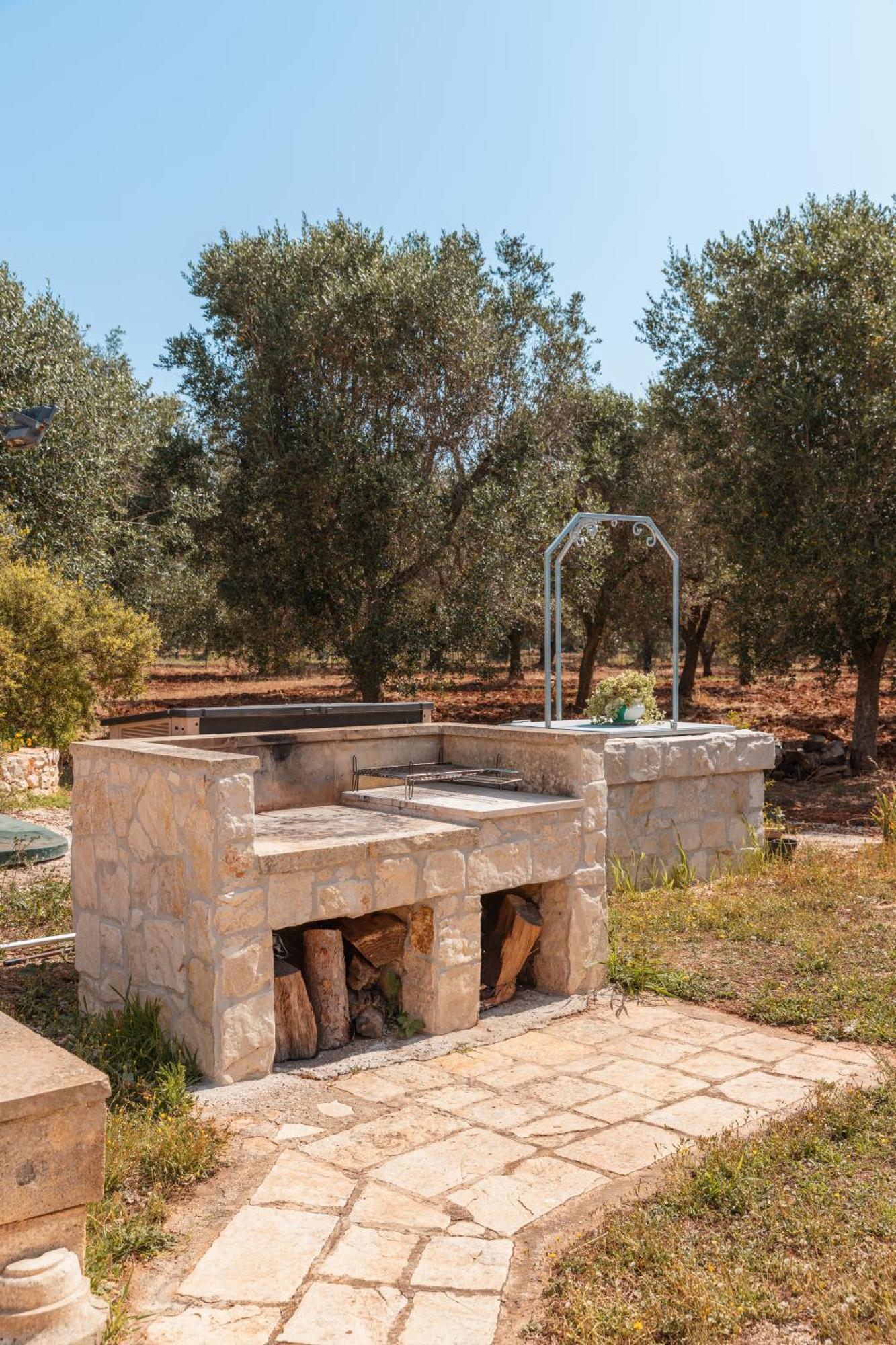 Trullo Tarantini Con Piscina Privata Apartment Latiano Luaran gambar