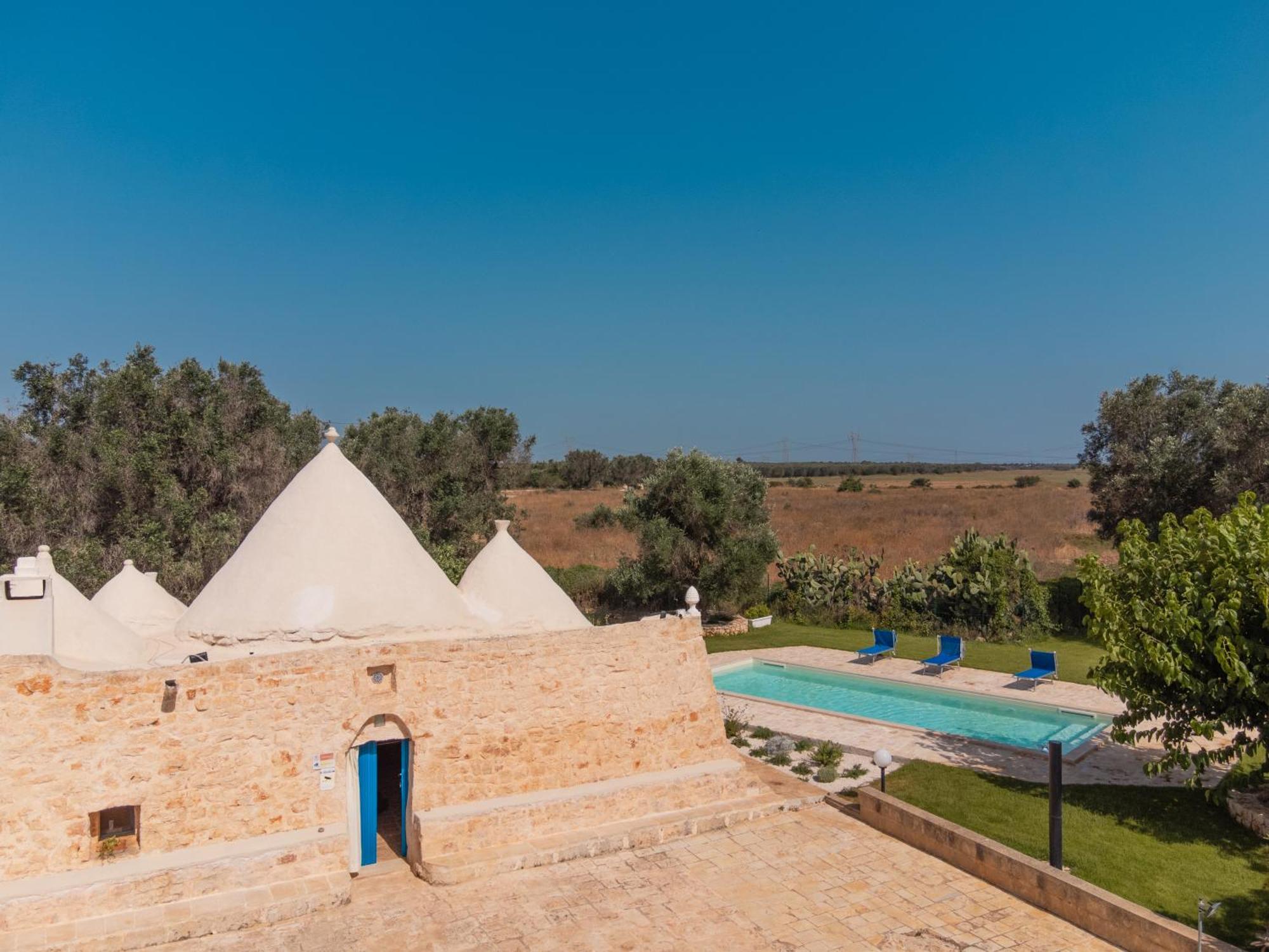 Trullo Tarantini Con Piscina Privata Apartment Latiano Luaran gambar